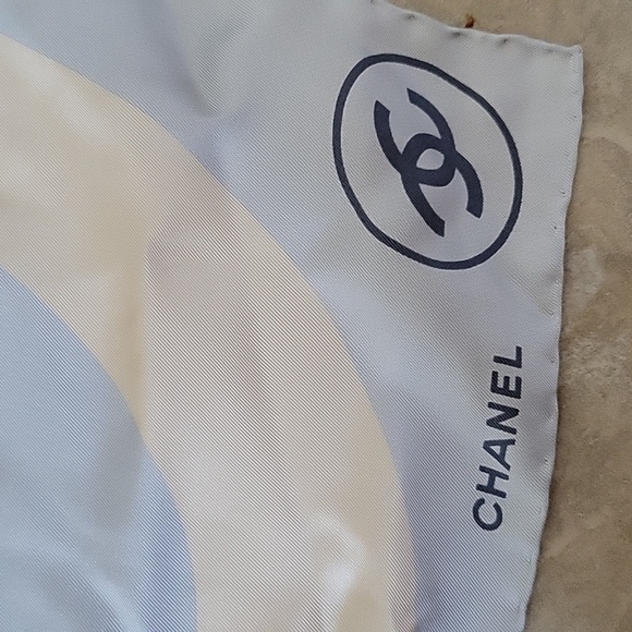 Made in Italy CHANEL 100% Silk Scarf - Picture 5 of 11
